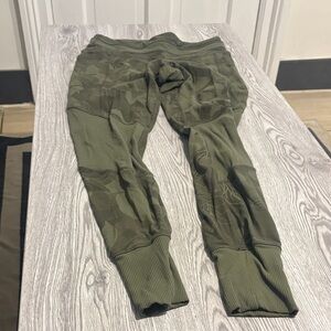 Athleta Green Patterned jogger style Leggings